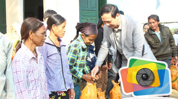 Distribution de cadeaux du Têt aux plus démunis par le Groupe Thien Tan - 2015