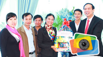 Le Comité du Front de la Patrie du Vietnam de la province de Quang Ngai souhaite un Joyeux Noël au Groupe Thien Tan