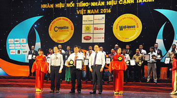 Thien Tan Group figure parmi les 50 marques célèbres lors de la cérémonie de remise des certificats « Marque célèbre – Marque compétitive du Vietnam » en 2016