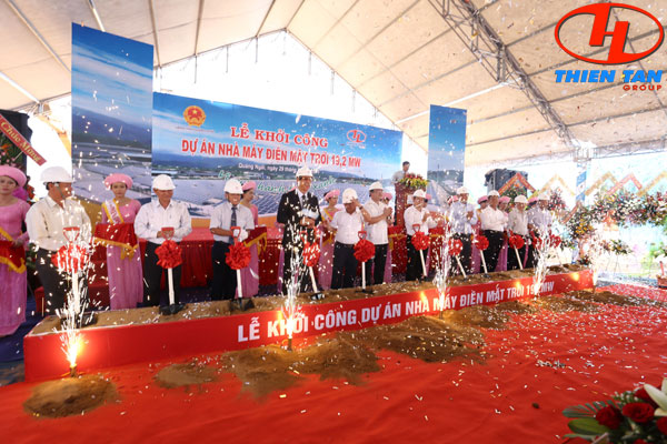 Cérémonie de lancement de la centrale solaire de Mo Duc