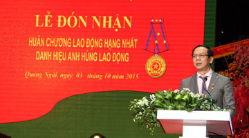 L'entrepreneur Huỳnh Kim Lập reçoit honorablement le titre de Héros du Travail
